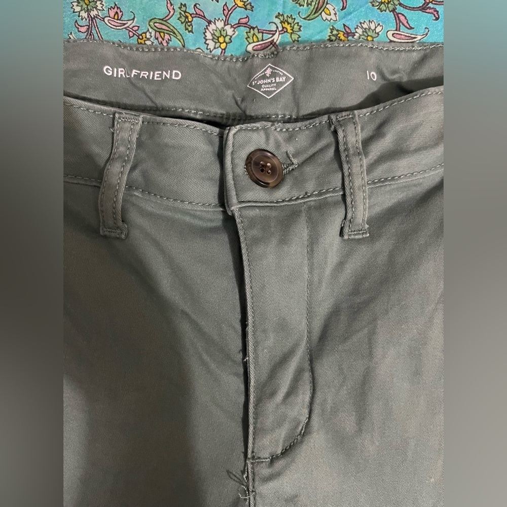 St. John's Bay Women's Girl Friend Chino Pant Color Laurel Wreath Size 10